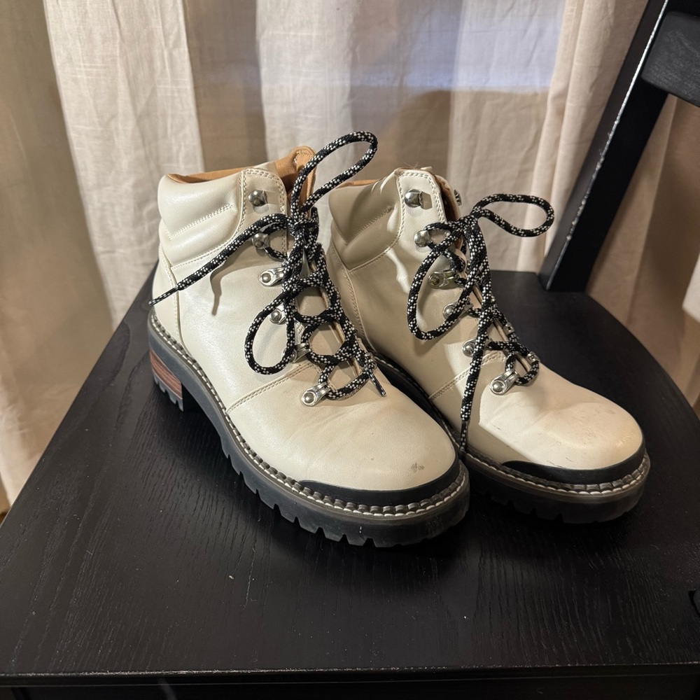 Women's Size 6.5 White Lace-Up Ankle Boots Universal Thread